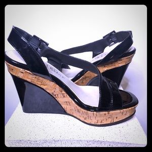 White House Black Market Blanche Wedge Size 7